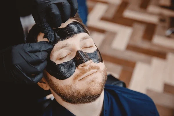 acne-removal-cosmetic-product-cleaning-600nw-1663005136
